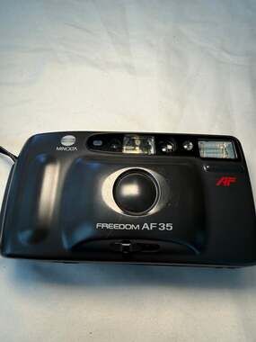 Minolta Freedom AF 35 35mm Film Camera Point & Shoot Autofocus Flash Untested